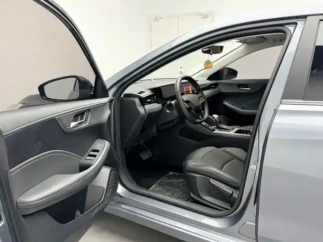 Roewe i5 — Фото автомобиля 13