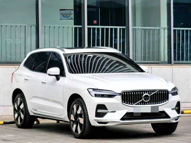 Volvo XC60 — Фото автомобиля 3