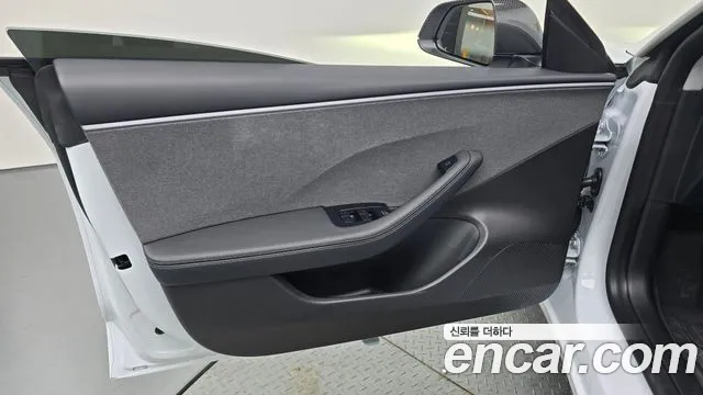 Tesla Model 3 — Фото автомобиля 13
