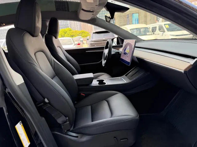 Tesla Model Y — Фото автомобиля 19