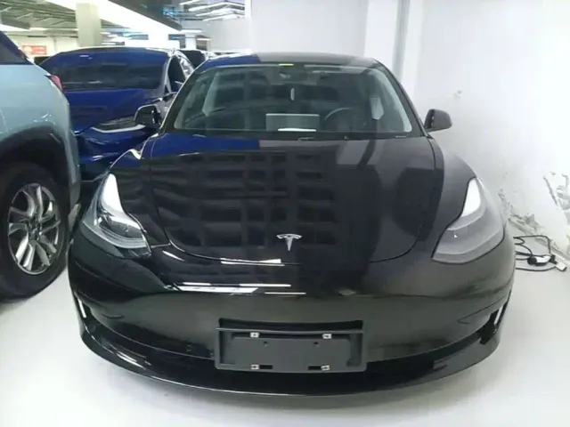 Tesla Model 3 — Фото автомобиля 2