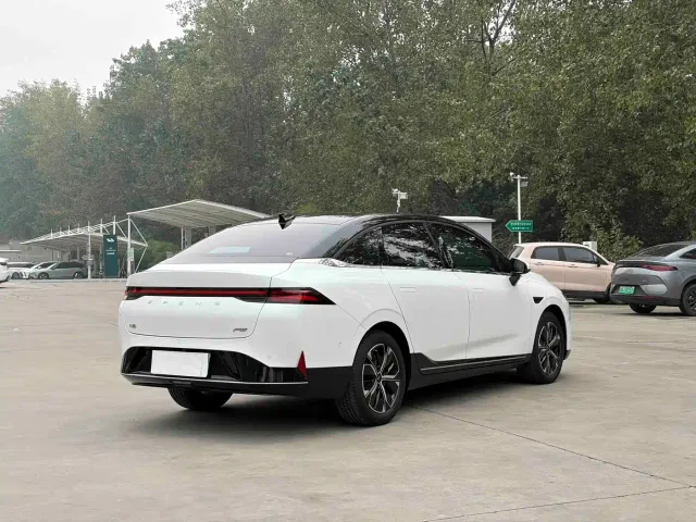 Xpeng P5 — Фото автомобиля 15
