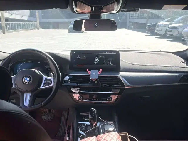 BMW 5 Series — Фото автомобиля 4