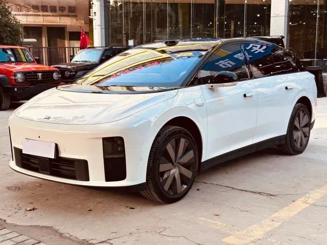 Фотография автомобиля — Li Auto i6