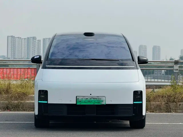 Li Auto MEGA — Фото автомобиля 2