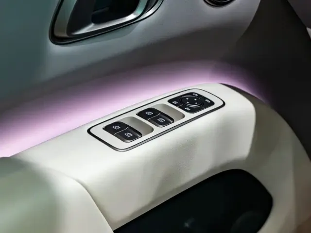 Li Auto Li i8 2025 Standard Edition — Фото автомобиля 14