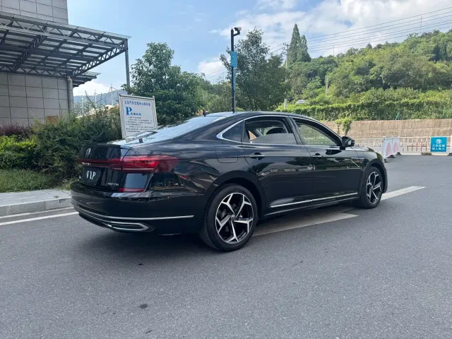 Volkswagen Passat — Фото автомобиля 5