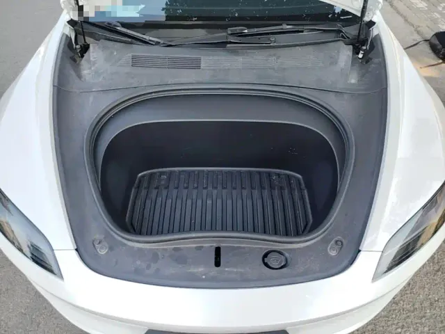 Tesla Model 3 — Фото автомобиля 19
