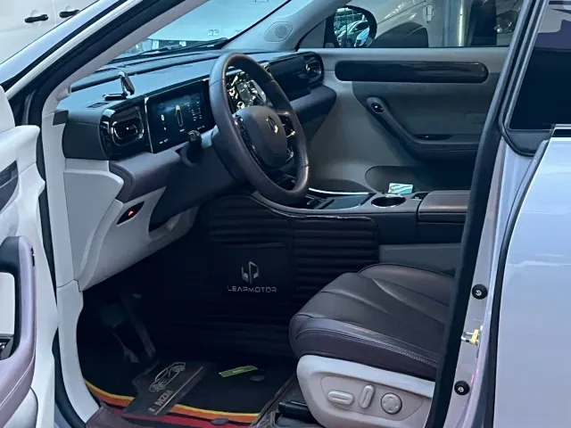 Leapmotor C11 — Фото автомобиля 5