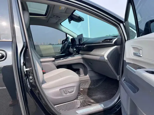 Toyota Granvia — Фото автомобиля 12