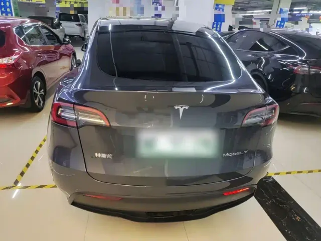 Tesla Model Y — Фото автомобиля 5