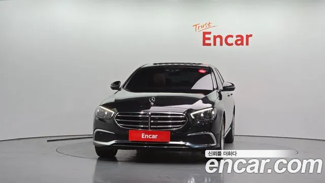Mercedes-Benz E-Class — Фото автомобиля 3