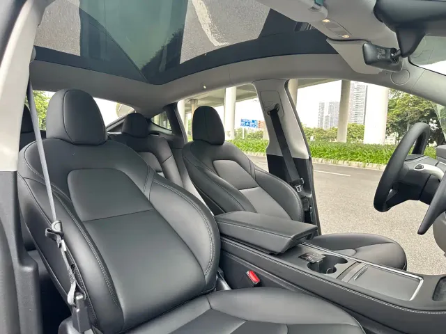 Tesla Model Y — Фото автомобиля 9