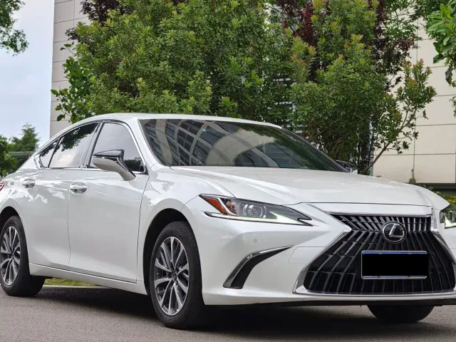 Lexus ES — Фото автомобиля 3
