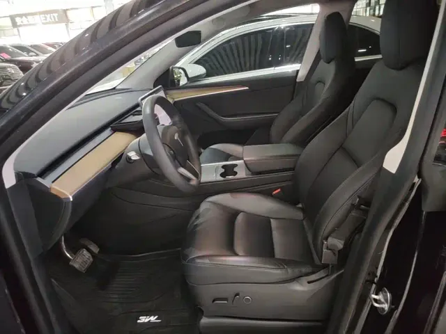 Tesla Model Y — Фото автомобиля 14