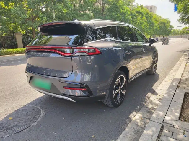 BYD Tang — Фото автомобиля 15