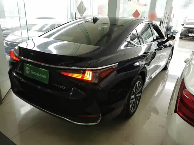Lexus ES — Фото автомобиля 6