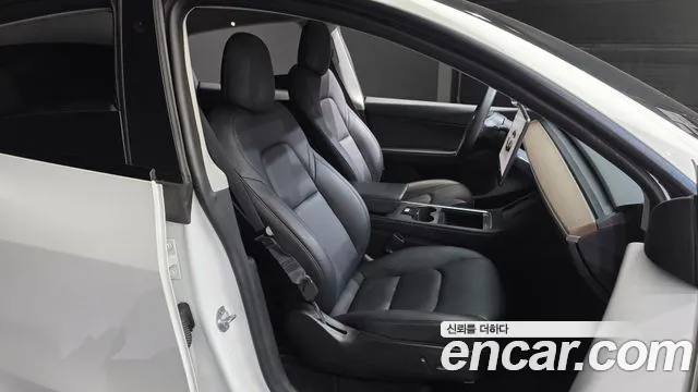 Tesla Model Y — Фото автомобиля 12