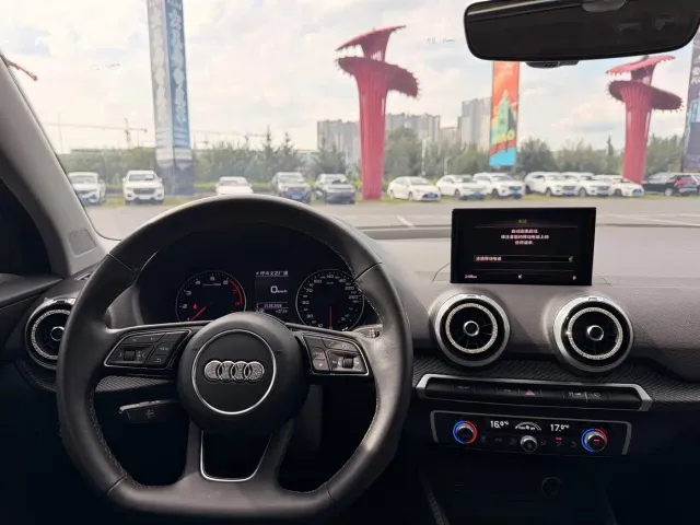 Audi Q2L — Фото автомобиля 7