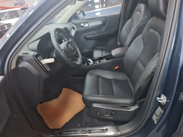Volvo XC40 — Фото автомобиля 14