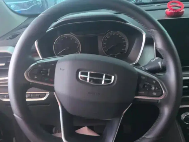Geely Binyue — Фото автомобиля 15
