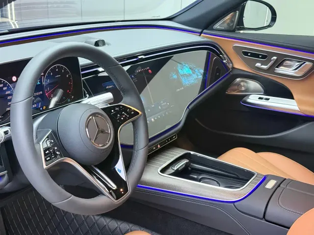 Mercedes-Benz E-Class — Фото автомобиля 5