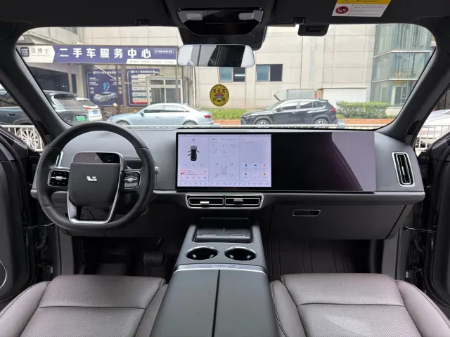 Li Auto L8 — Фото автомобиля 10