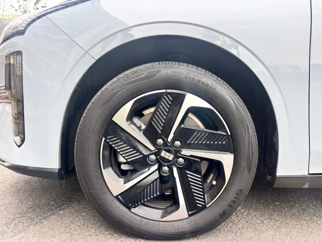 Geely Galaxy L6 — Фото автомобиля 13