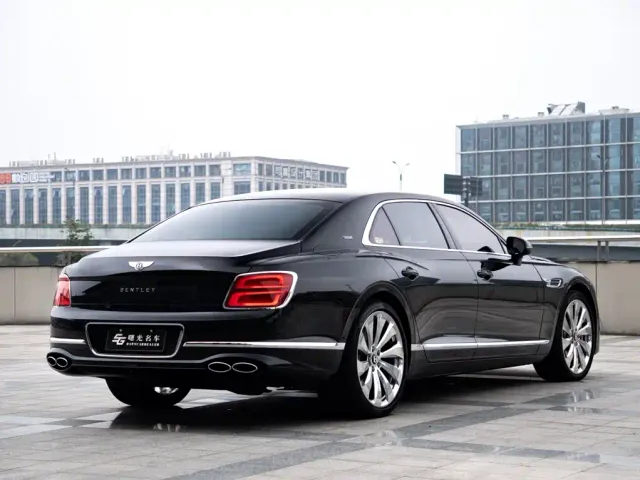 Bentley Flying Spur — Фото автомобиля 4