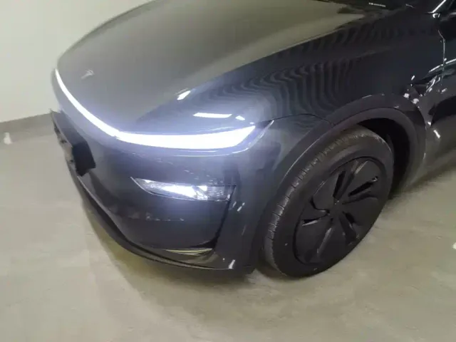 Tesla Model Y — Фото автомобиля 23