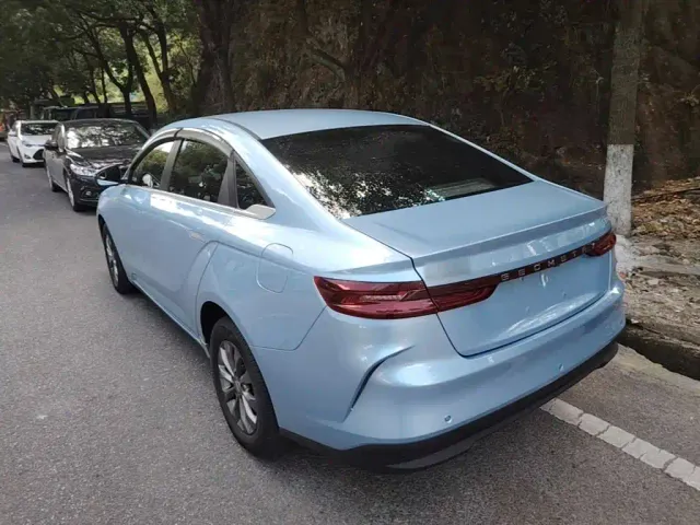Geely Geometry G6 — Фото автомобиля 4