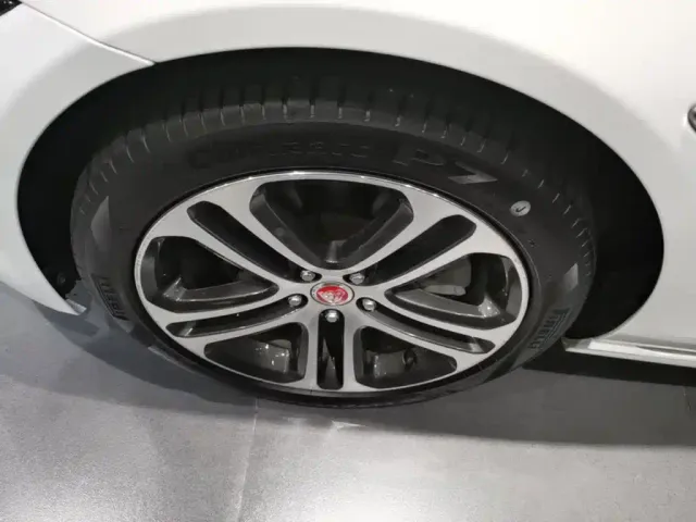 Jaguar XEL — Фото автомобиля 22