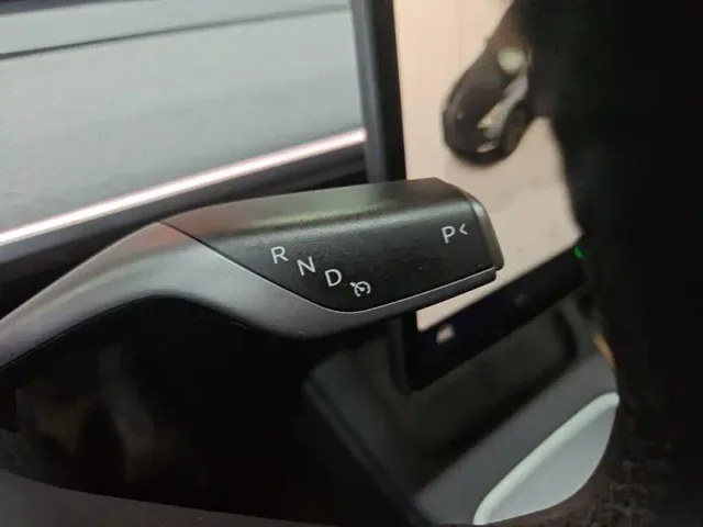 Tesla Model Y — Фото автомобиля 13
