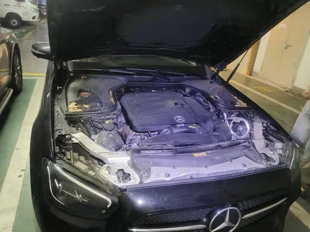 Mercedes-Benz E-Class — Фото автомобиля 3