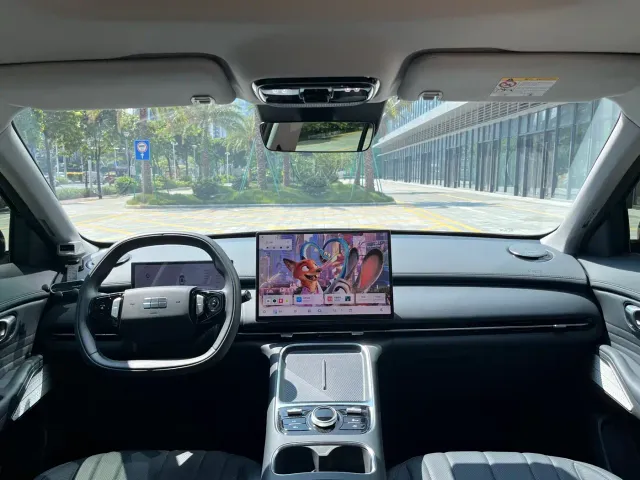 Geely Galaxy Starship 7 EM-i — Фото автомобиля 8