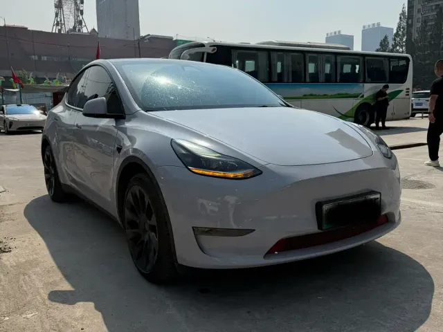 Tesla Model Y — Фото автомобиля 5