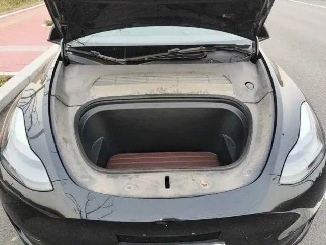 Tesla Model Y — Фото автомобиля 9