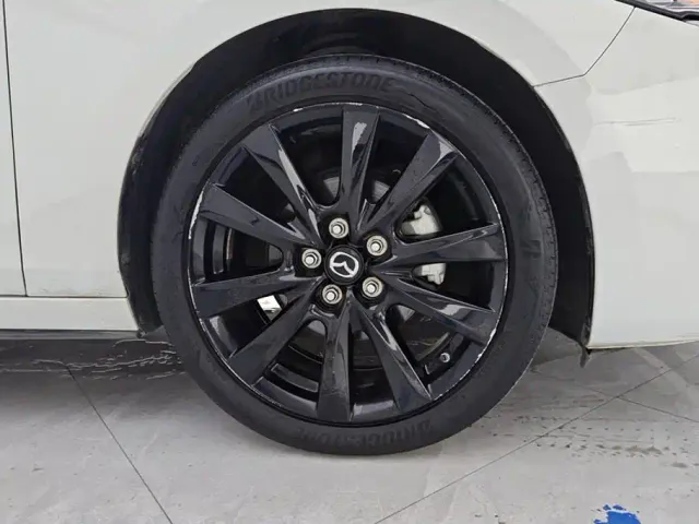 Mazda Axela — Фото автомобиля 6