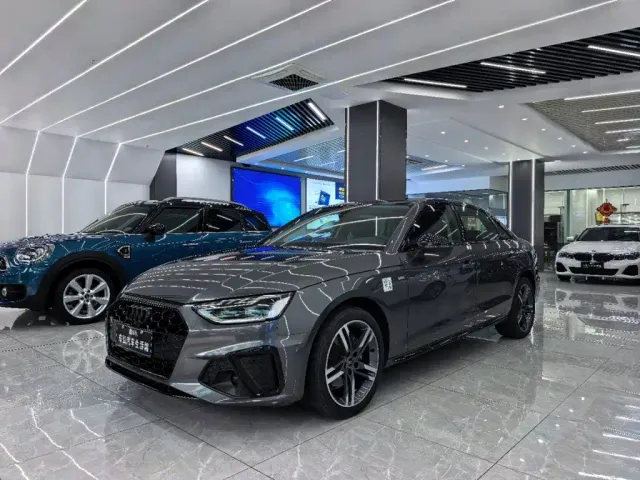 Фотография автомобиля — Audi A4L