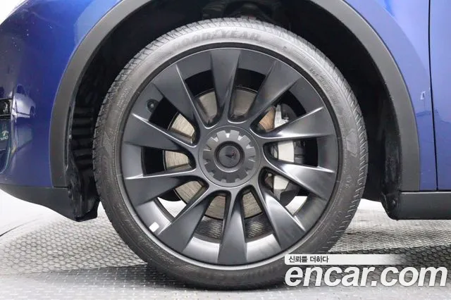 Tesla Model Y — Фото автомобиля 20
