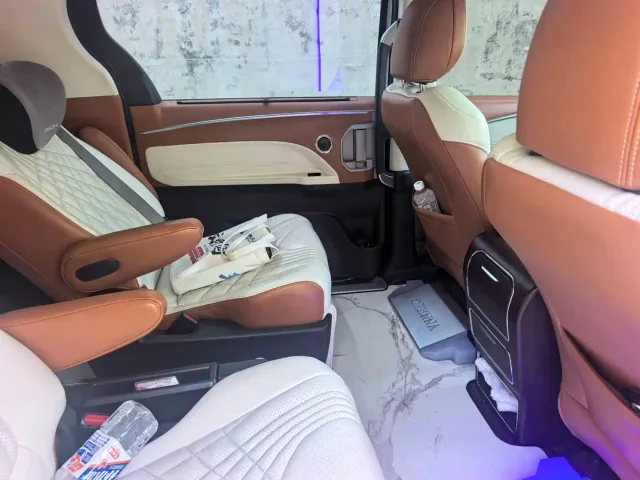 Toyota Sienna — Фото автомобиля 4