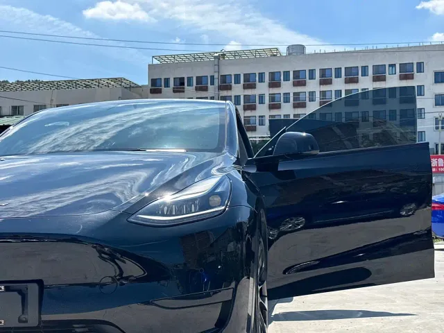 Tesla Model Y — Фото автомобиля 17