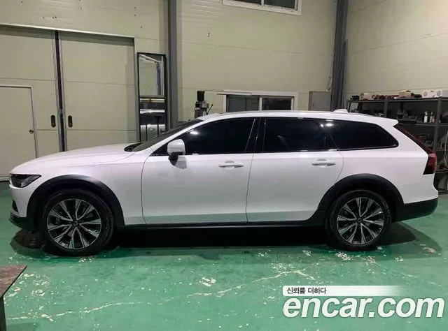 Volvo V90 — Фото автомобиля 5