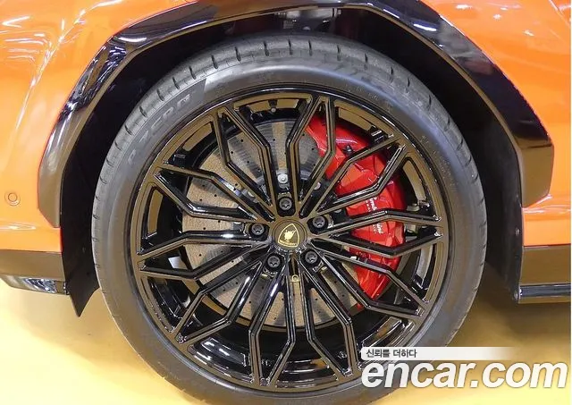 Lamborghini Urus — Фото автомобиля 10