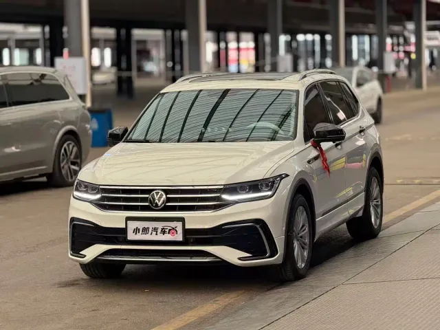 Фотография автомобиля — Volkswagen Tiguan L