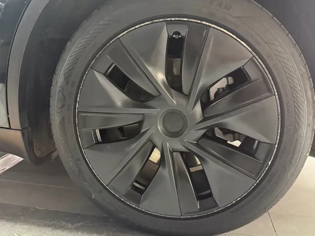 Tesla Model Y — Фото автомобиля 10