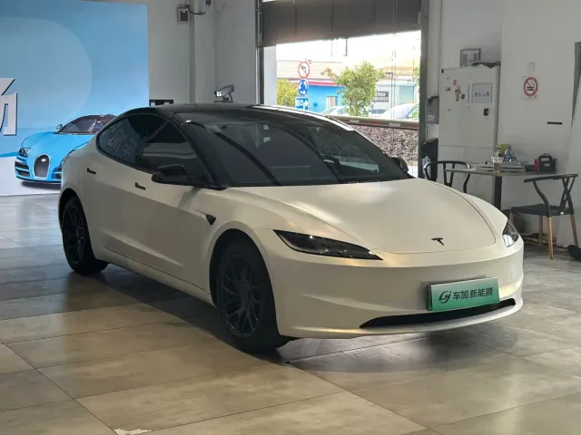 Tesla Model 3 — Фото автомобиля 3