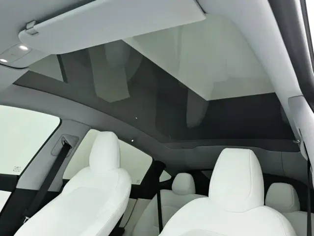 Tesla Model Y — Фото автомобиля 8