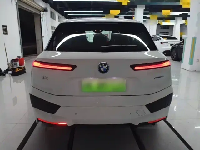 BMW iX — Фото автомобиля 5