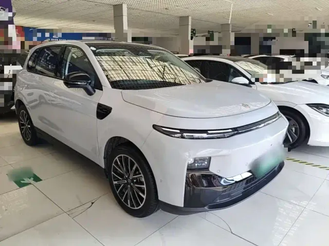 Leapmotor B10 — Фото автомобиля 3